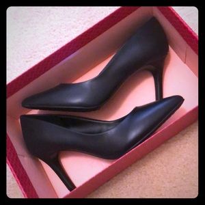 Kelly & Katie Astivia Black Pumps - new in box